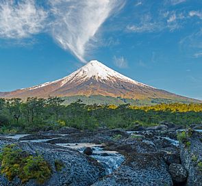 Tour through the Osorno volcano and Petrohué