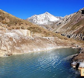Trekking al volcán San José y relajo en las Termas del Valle de Colina