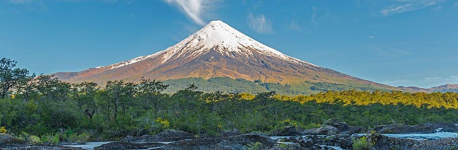 Tour through the Osorno volcano and Petrohué