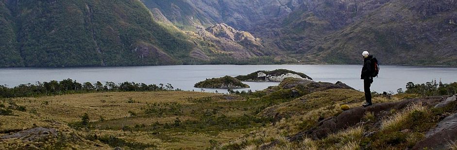 Navegación y trekking por la Reserva Nacional Alacalufes